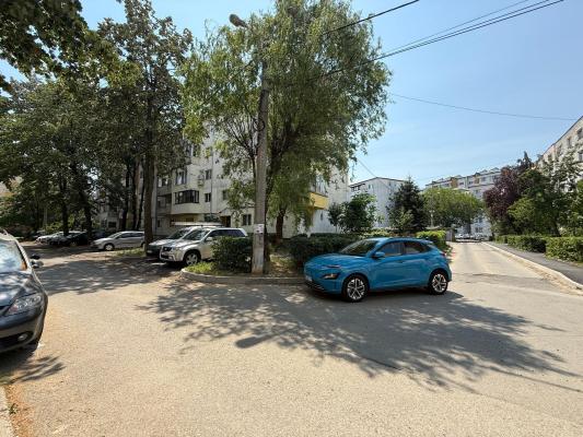 Apartament 2 camere,zona B-dul Traian Pizza Plus/Petru Rares