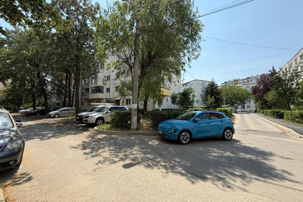 Apartament 2 camere,zona B-dul Traian Pizza Plus/Petru Rares