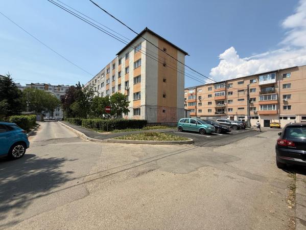 Apartament 2 camere,zona B-dul Traian Pizza Plus/Petru Rares
