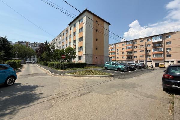 Apartament 2 camere,zona B-dul Traian Pizza Plus/Petru Rares