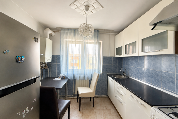 Apartament 2 camere,zona B-dul Traian Pizza Plus/Petru Rares