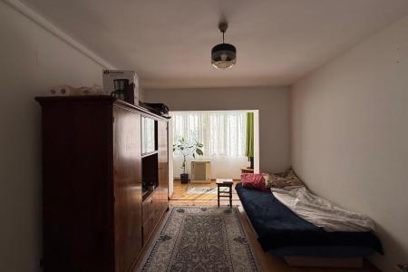 Garsoniera , Cosbuc zona Carrefour , parter