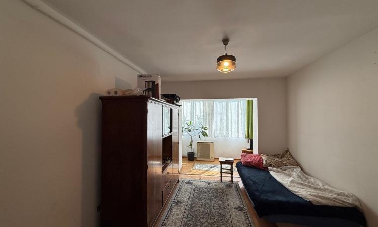 Garsoniera , Cosbuc zona Carrefour , parter