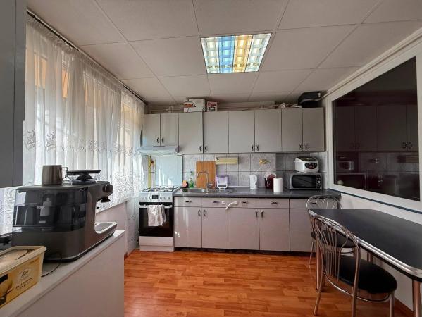 Apartament 3 camere,Petru Rares ,parter înalt