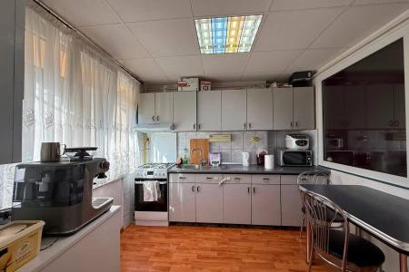 Apartament 3 camere,Petru Rares ,parter înalt