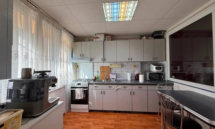 Apartament 3 camere,Petru Rares ,parter înalt