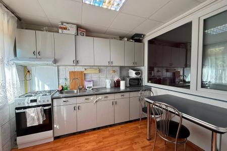 Apartament 3 camere,Petru Rares ,parter înalt