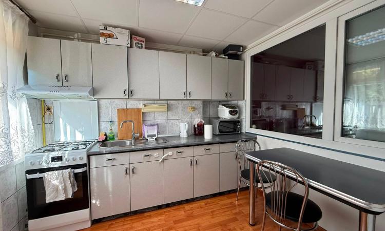 Apartament 3 camere,Petru Rares ,parter înalt