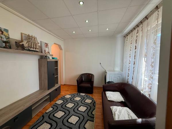 Apartament 3 camere,Petru Rares ,parter înalt