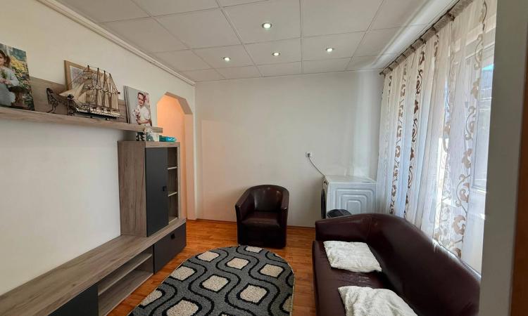 Apartament 3 camere,Petru Rares ,parter înalt