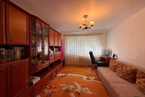 Apartament 3 camere,Petru Rares ,parter înalt