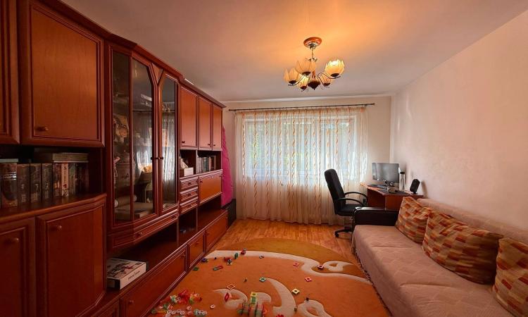 Apartament 3 camere,Petru Rares ,parter înalt