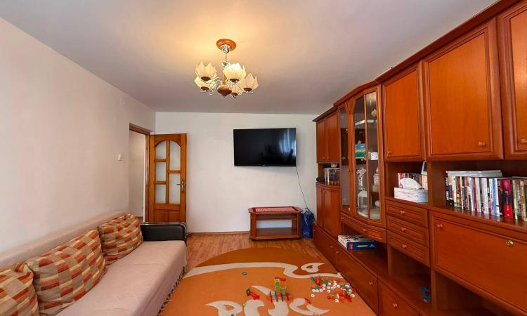 Apartament 3 camere,Petru Rares ,parter înalt