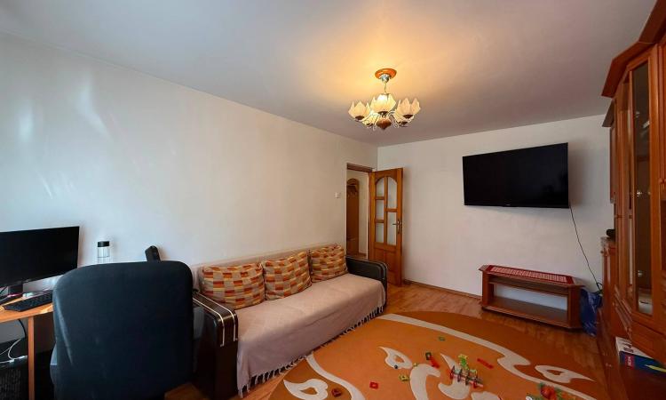 Apartament 3 camere,Petru Rares ,parter înalt