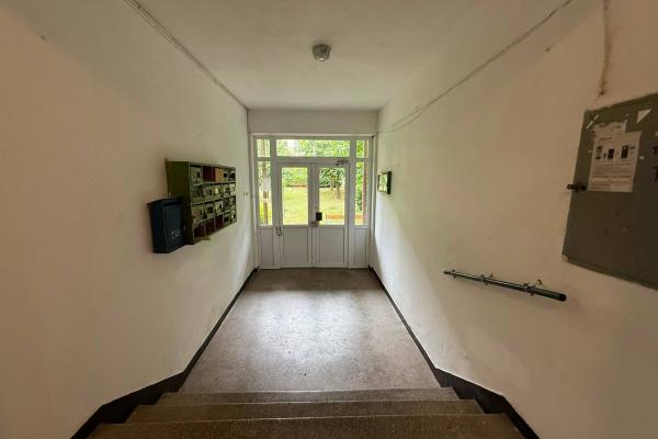 Apartament 2 camere,Victor Babes zona Iuliu Maniu , parter înalt