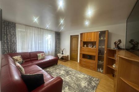 Apartament 4 camere,Vasile Alecsandri, zona Shopping Park, parter înalt