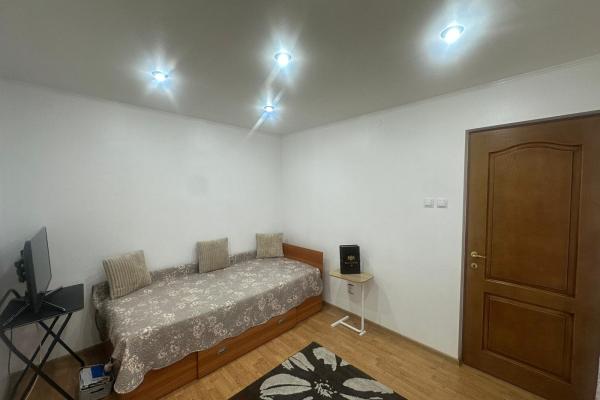 Apartament 4 camere,Vasile Alecsandri, zona Shopping Park, parter înalt