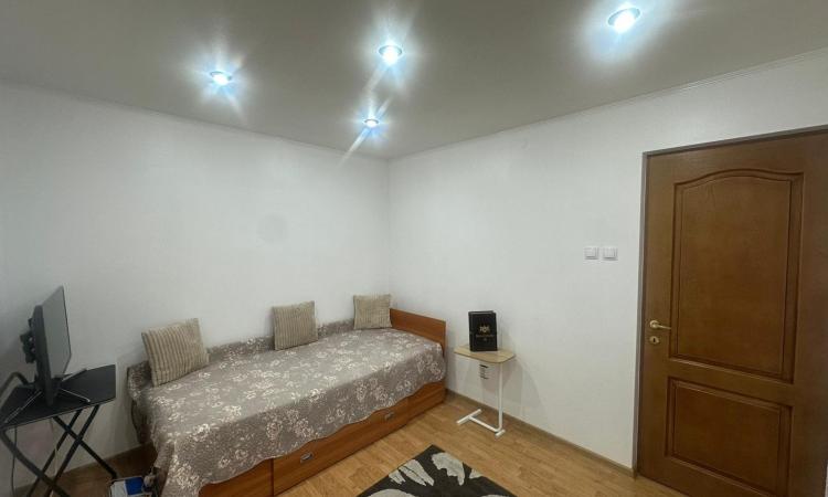 Apartament 4 camere,Vasile Alecsandri, zona Shopping Park, parter înalt