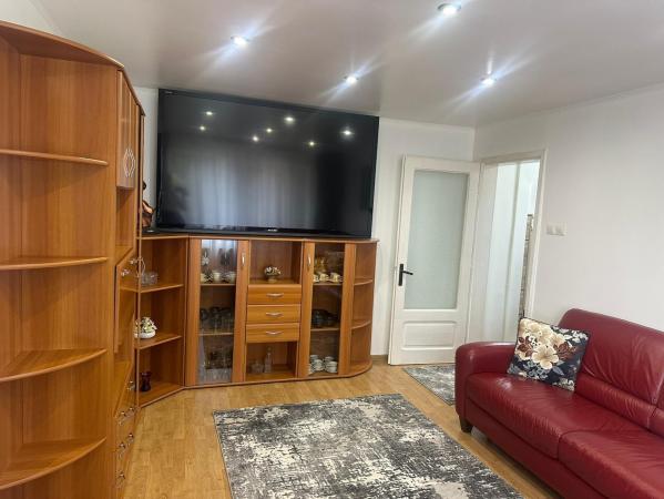 Apartament 4 camere,Vasile Alecsandri, zona Shopping Park, parter înalt