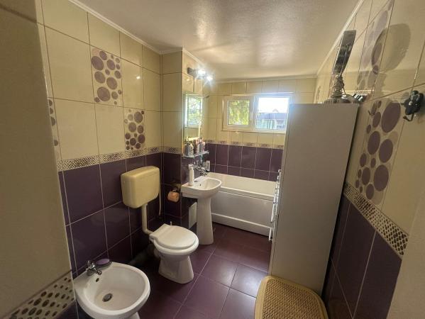 Apartament 4 camere,Vasile Alecsandri, zona Shopping Park, parter înalt