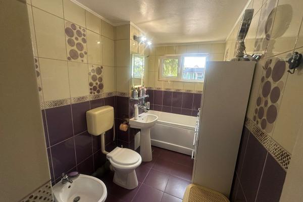 Apartament 4 camere,Vasile Alecsandri, zona Shopping Park, parter înalt