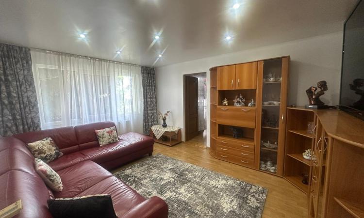 Apartament 4 camere,Vasile Alecsandri, zona Shopping Park, parter înalt
