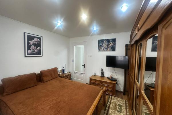 Apartament 4 camere,Vasile Alecsandri, zona Shopping Park, parter înalt