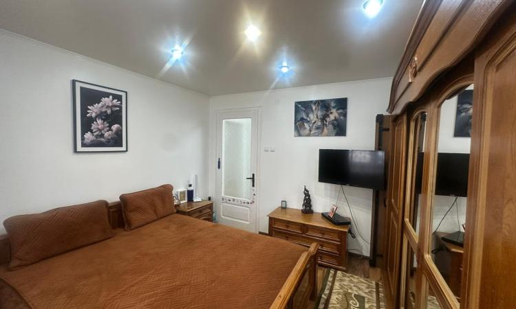 Apartament 4 camere,Vasile Alecsandri, zona Shopping Park, parter înalt