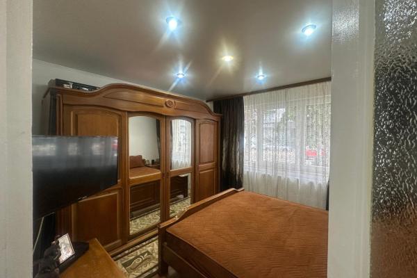 Apartament 4 camere,Vasile Alecsandri, zona Shopping Park, parter înalt