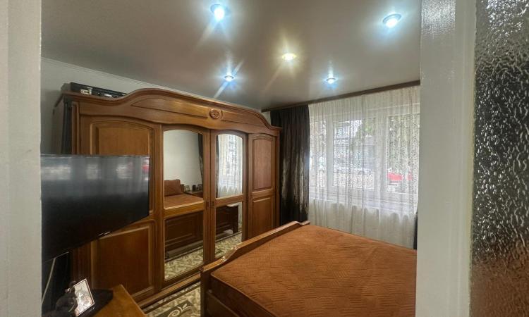Apartament 4 camere,Vasile Alecsandri, zona Shopping Park, parter înalt