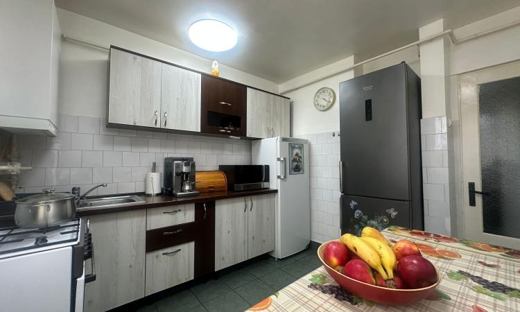 Apartament 4 camere,Vasile Alecsandri, zona Shopping Park, parter înalt