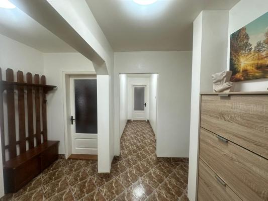 Apartament 4 camere,Vasile Alecsandri, zona Shopping Park, parter înalt
