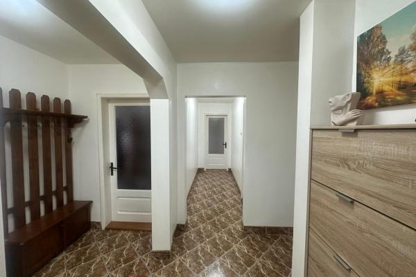 Apartament 4 camere,Vasile Alecsandri, zona Shopping Park, parter înalt