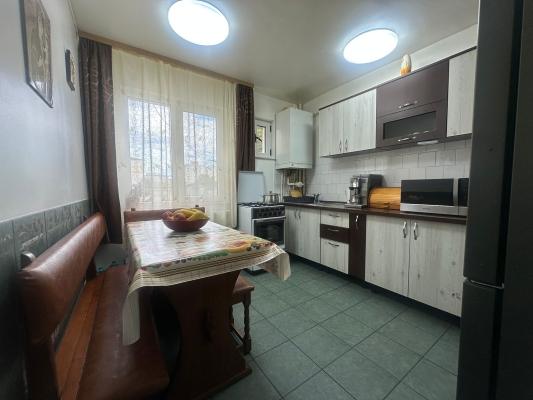 Apartament 4 camere,Vasile Alecsandri, zona Shopping Park, parter înalt