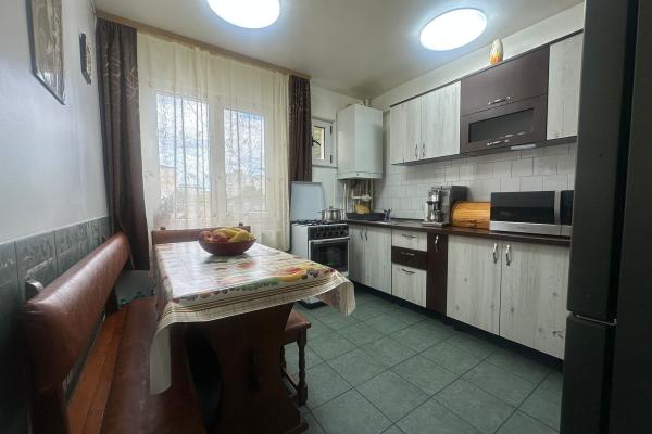 Apartament 4 camere,Vasile Alecsandri, zona Shopping Park, parter înalt