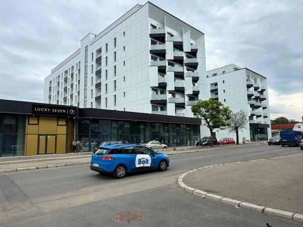 Apartament 4 camere,Vasile Alecsandri, zona Shopping Park, parter înalt