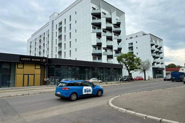 Apartament 4 camere,Vasile Alecsandri, zona Shopping Park, parter înalt