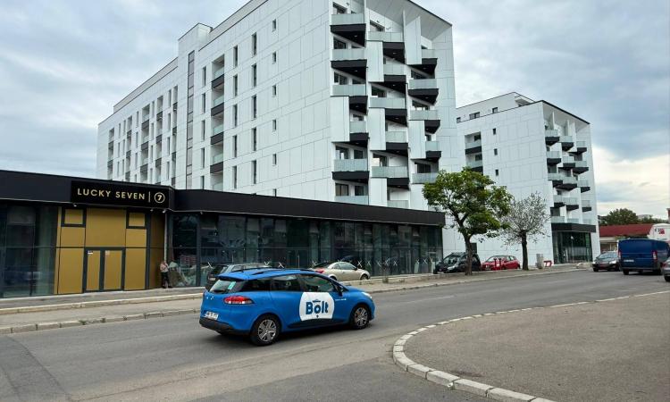 Apartament 4 camere,Vasile Alecsandri, zona Shopping Park, parter înalt