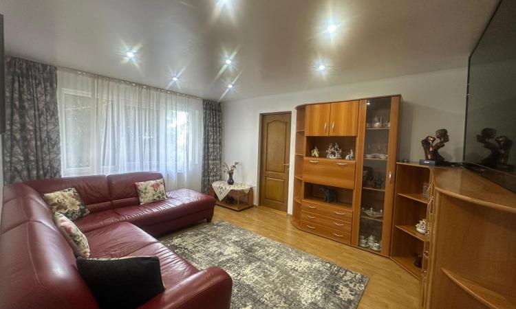 Apartament 4 camere,Vasile Alecsandri, zona Shopping Park, parter înalt