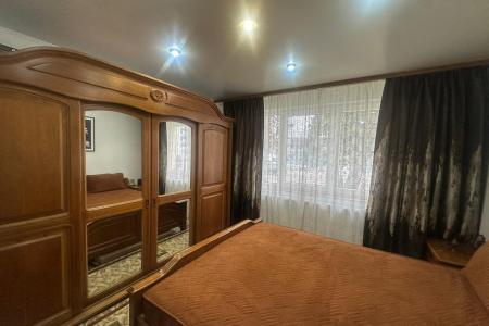 Apartament 4 camere,Vasile Alecsandri, zona Shopping Park, parter înalt