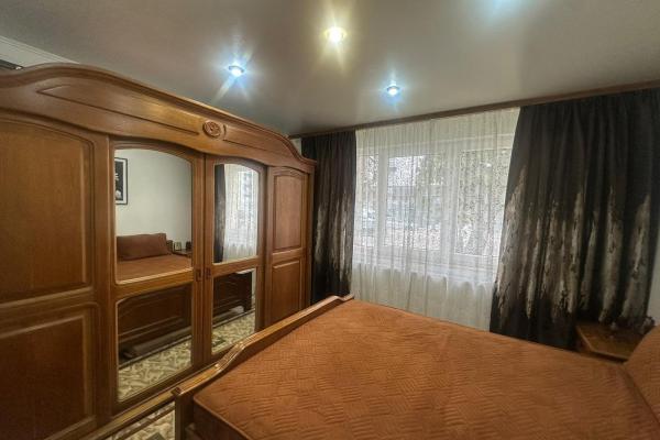 Apartament 4 camere,Vasile Alecsandri, zona Shopping Park, parter înalt