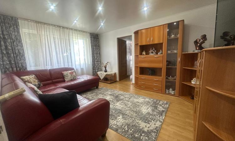 Apartament 4 camere,Vasile Alecsandri, zona Shopping Park, parter înalt