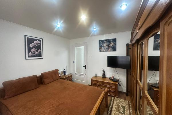 Apartament 4 camere,Vasile Alecsandri, zona Shopping Park, parter înalt