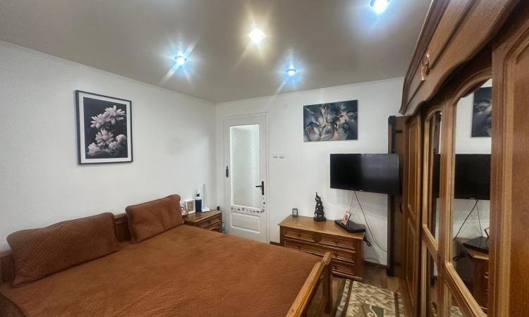 Apartament 4 camere,Vasile Alecsandri, zona Shopping Park, parter înalt