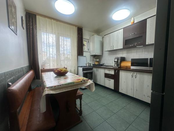 Apartament 4 camere,Vasile Alecsandri, zona Shopping Park, parter înalt