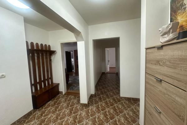 Apartament 4 camere,Vasile Alecsandri, zona Shopping Park, parter înalt