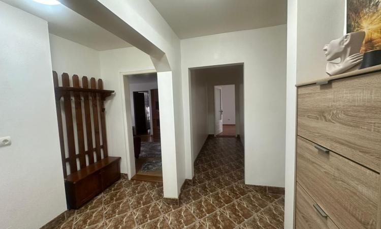 Apartament 4 camere,Vasile Alecsandri, zona Shopping Park, parter înalt
