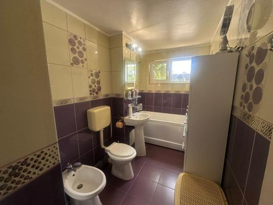 Apartament 4 camere,Vasile Alecsandri, zona Shopping Park, parter înalt