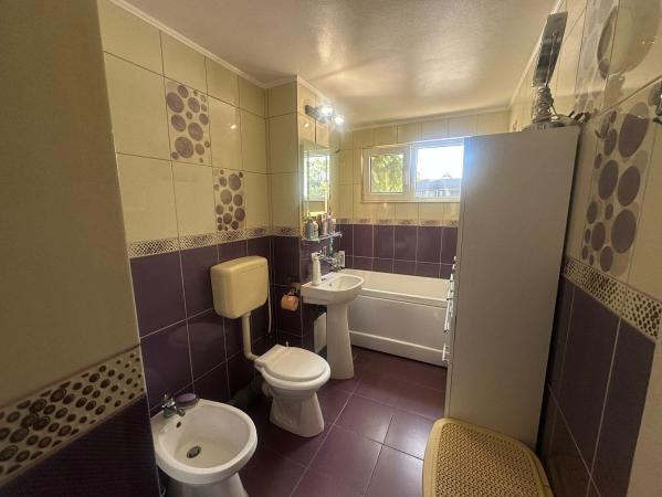 Apartament 4 camere,Vasile Alecsandri, zona Shopping Park, parter înalt