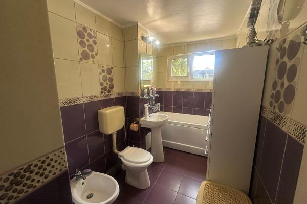 Apartament 4 camere,Vasile Alecsandri, zona Shopping Park, parter înalt